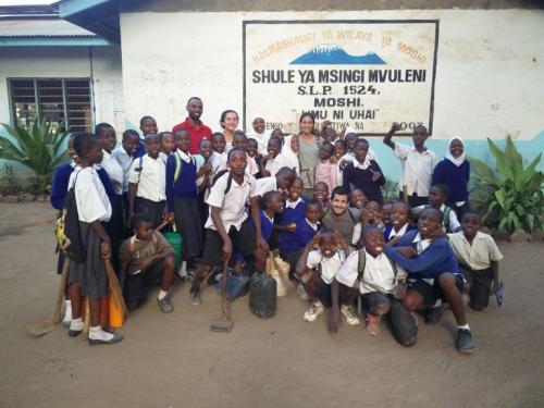 Mvuleni primary school students group photo with volunteers